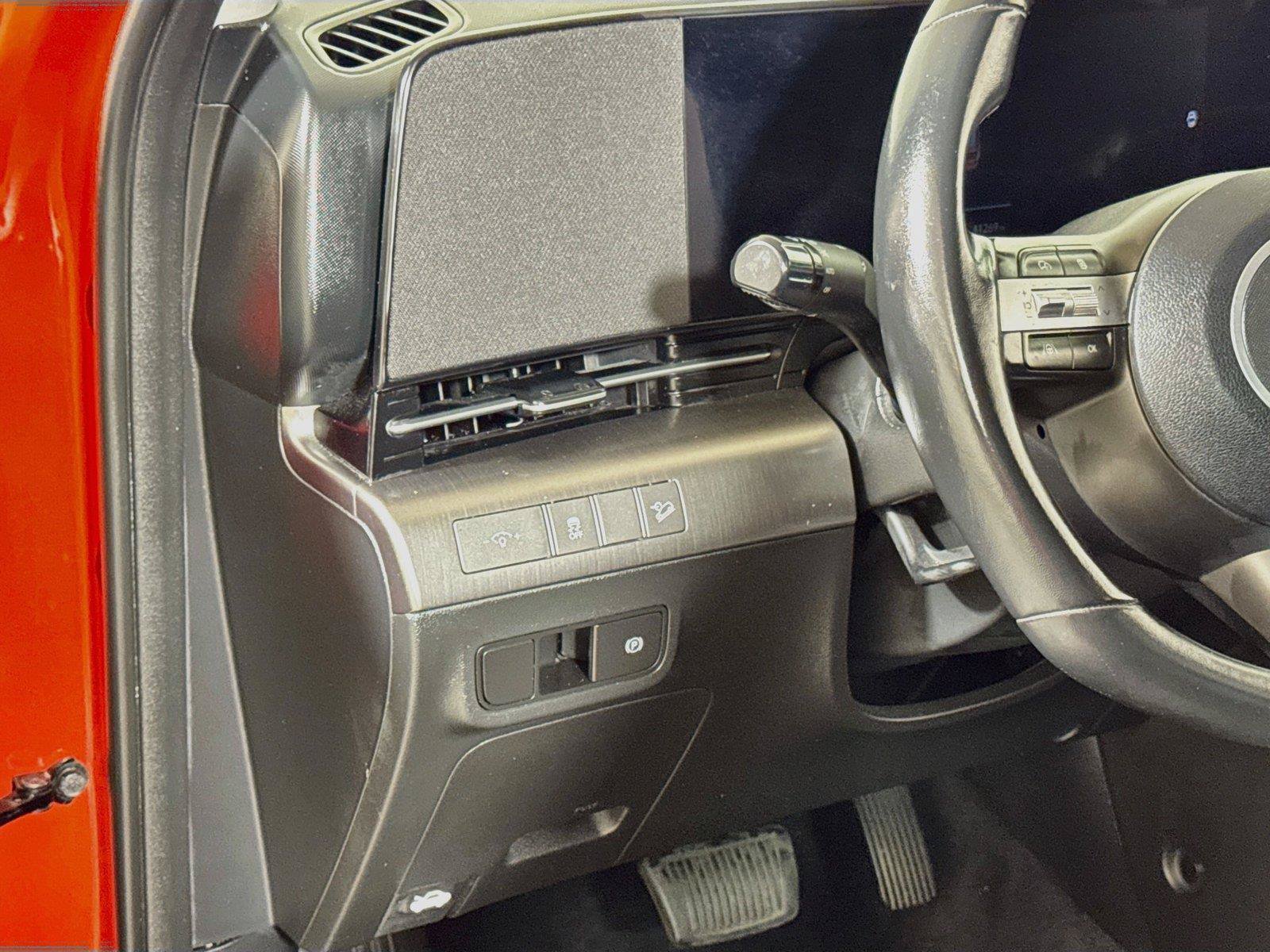 Used 2025 Hyundai Kona SEL FWD image 8