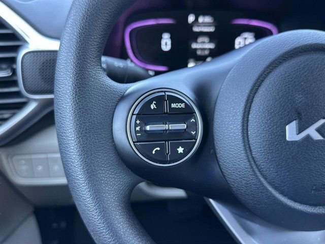Used 2025 Kia Soul LX w/ LX Technology Package FWD image 25