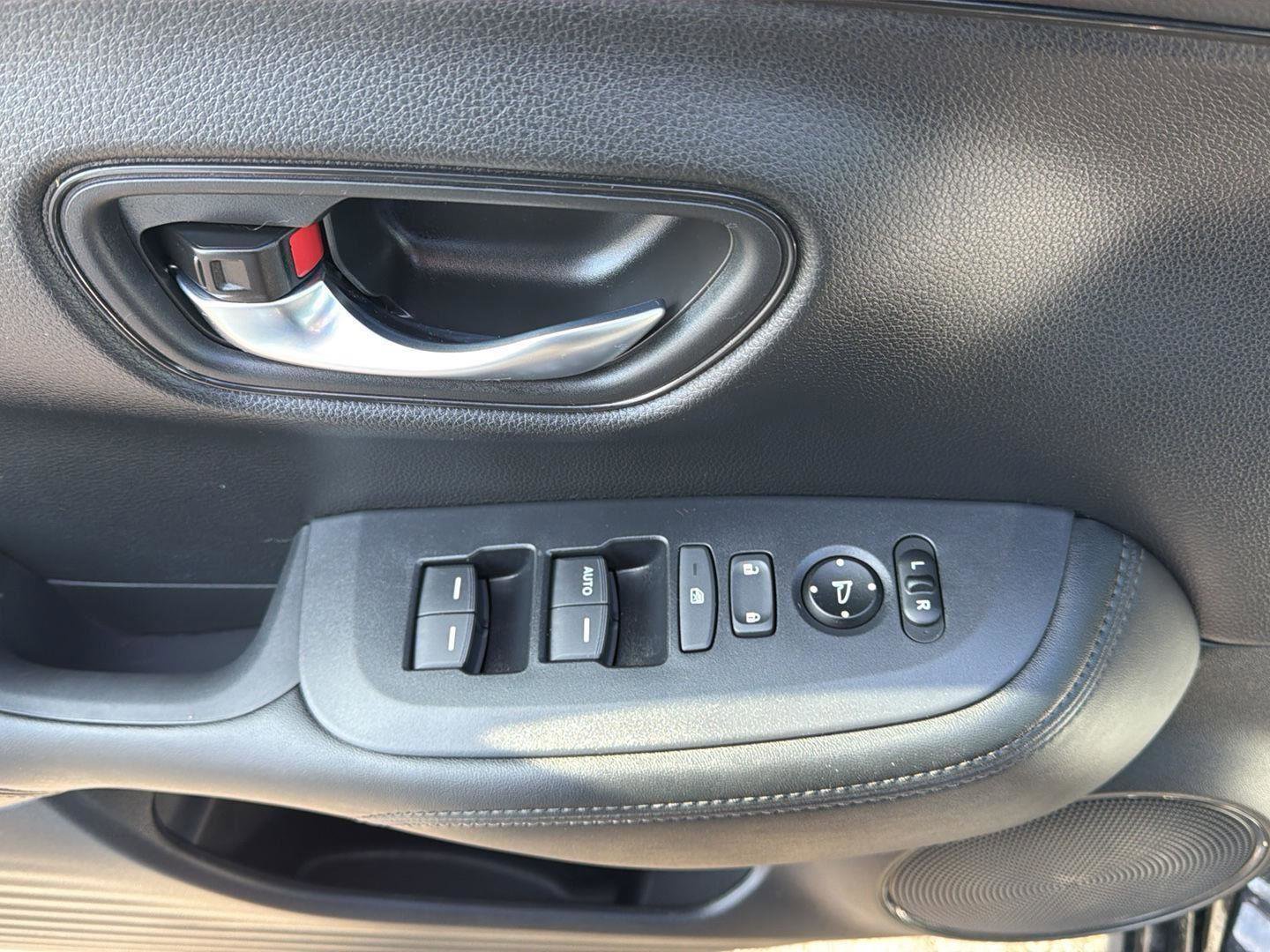 Used 2025 Honda HR-V LX image 6