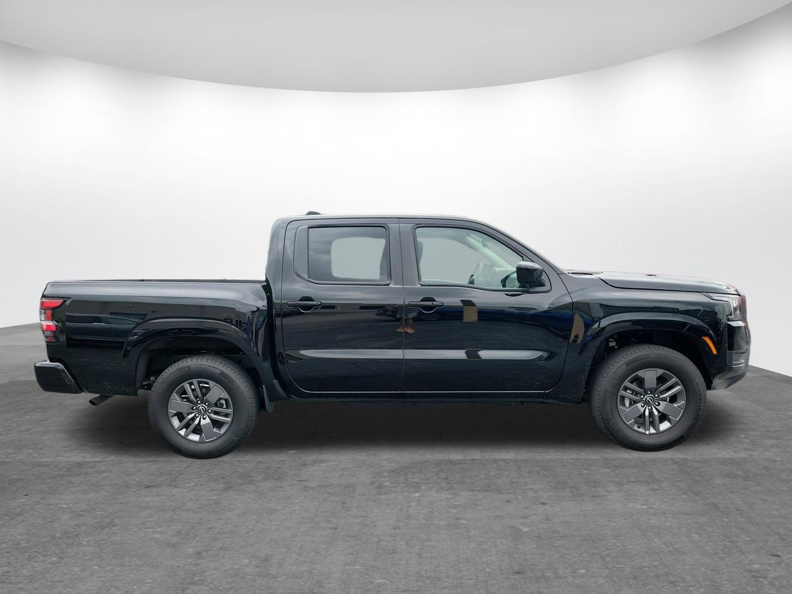 Used 2026 Nissan Frontier SV AWD/4WD image 2