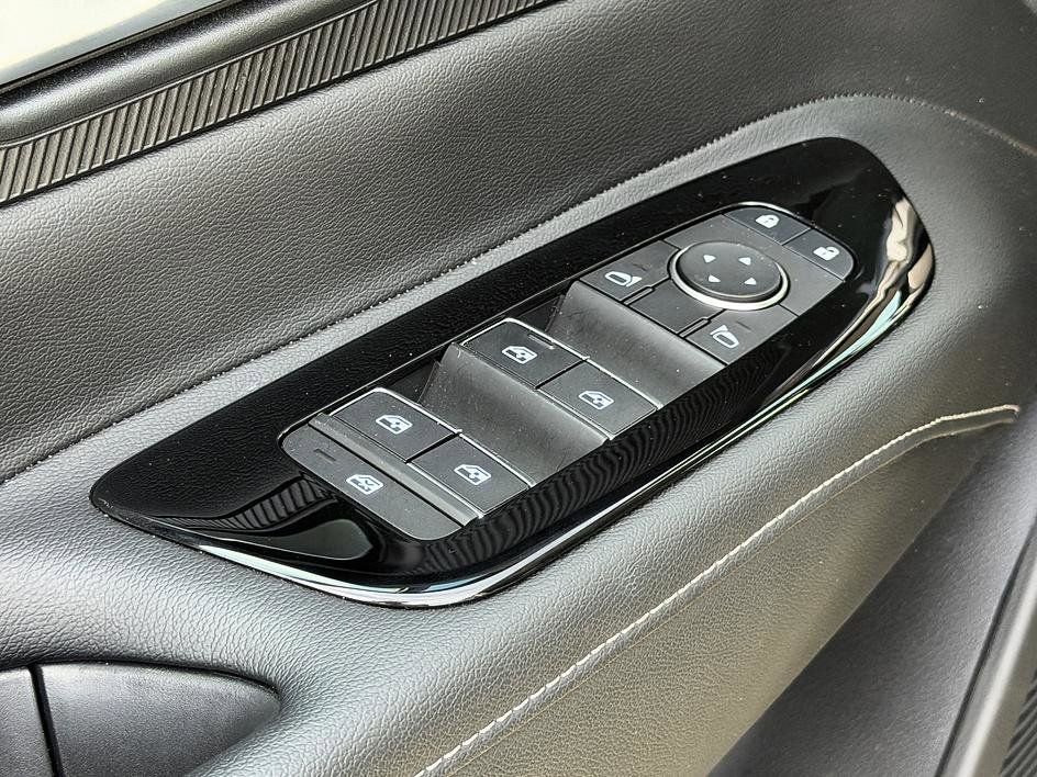 Used 2025 Nissan Murano SV image 19