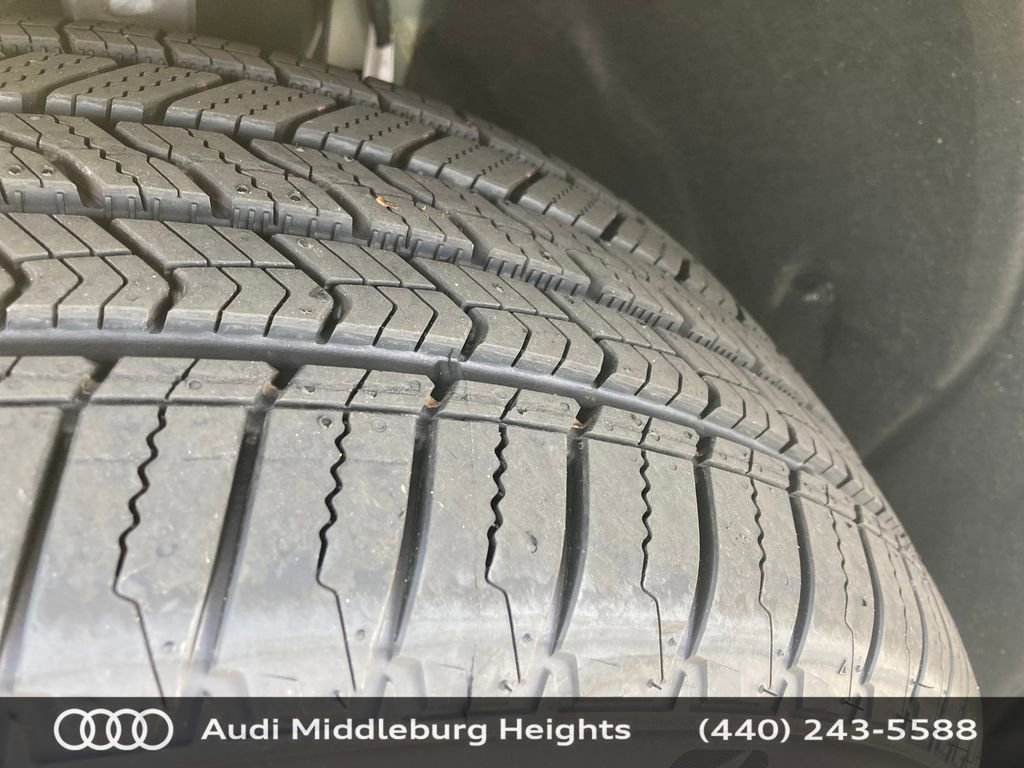 Used 2025 Audi Q5 Premium w/ Convenience Package image 17