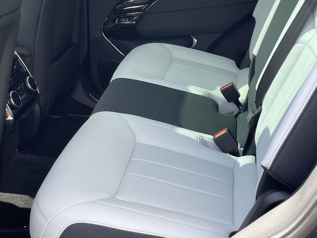 Used 2023 Land Rover Range Rover Sport SE Dynamic image 12