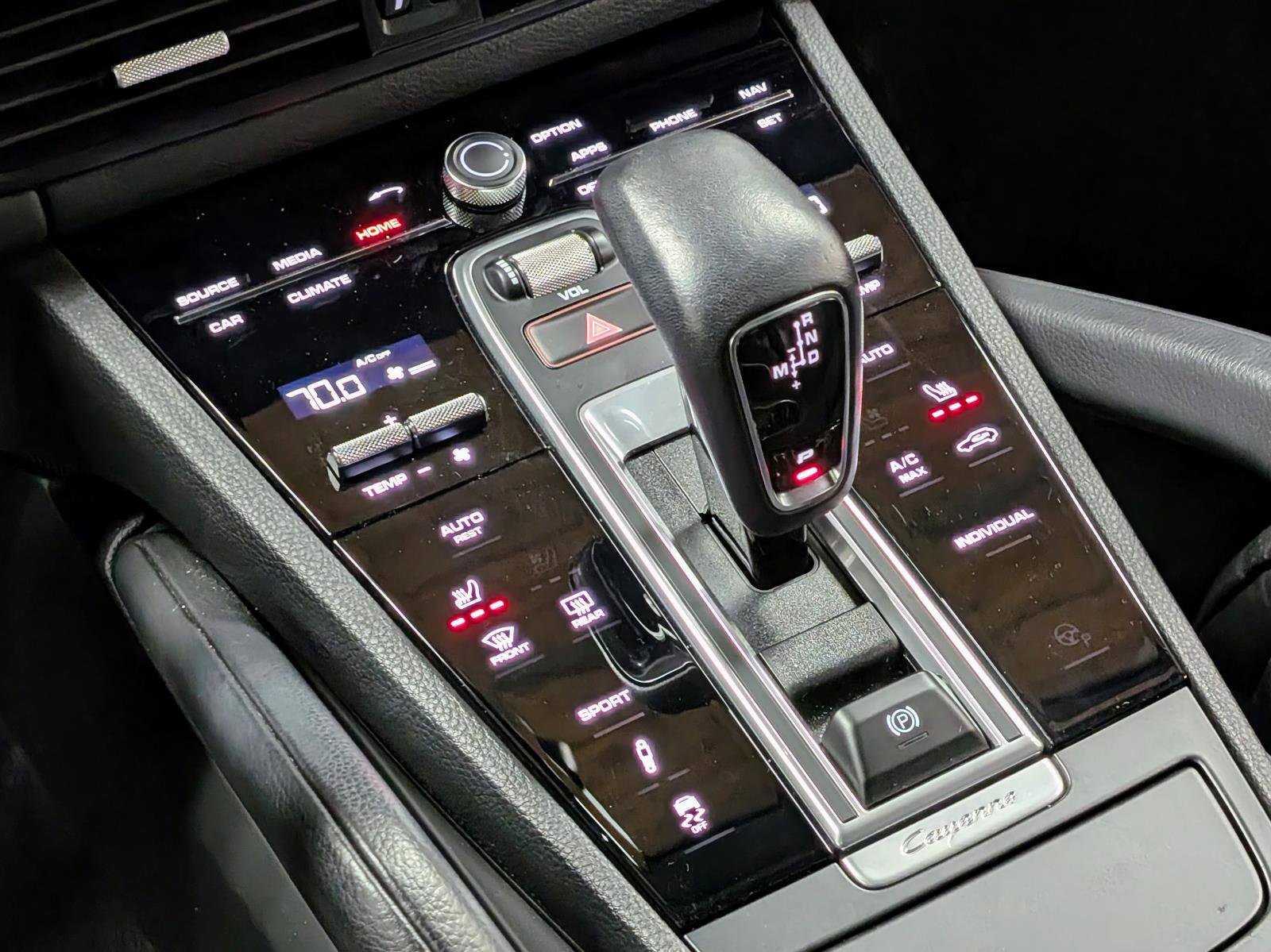 Used 2023 Porsche Cayenne Platinum Edition image 26