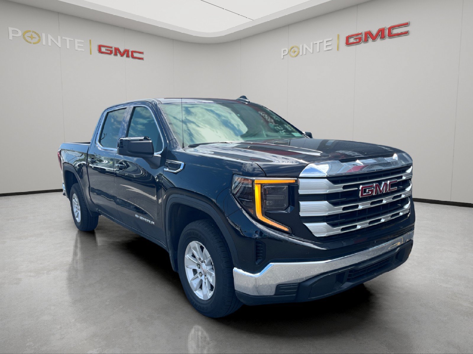 Used 2024 GMC Sierra 1500 SLE RWD image 1