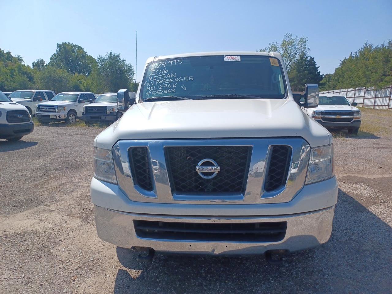 Used 2016 Nissan NV 3500 SV w/ SV Technology Package RWD image 2
