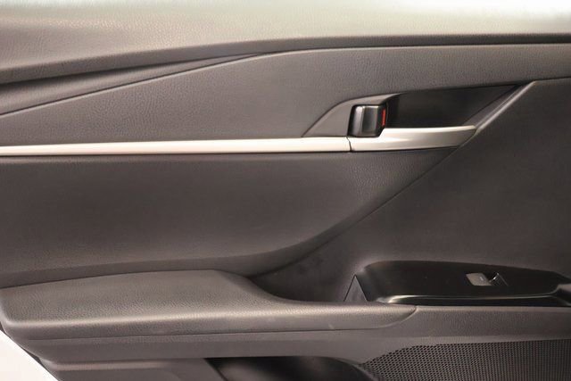 Used 2025 Toyota Camry SE image 30