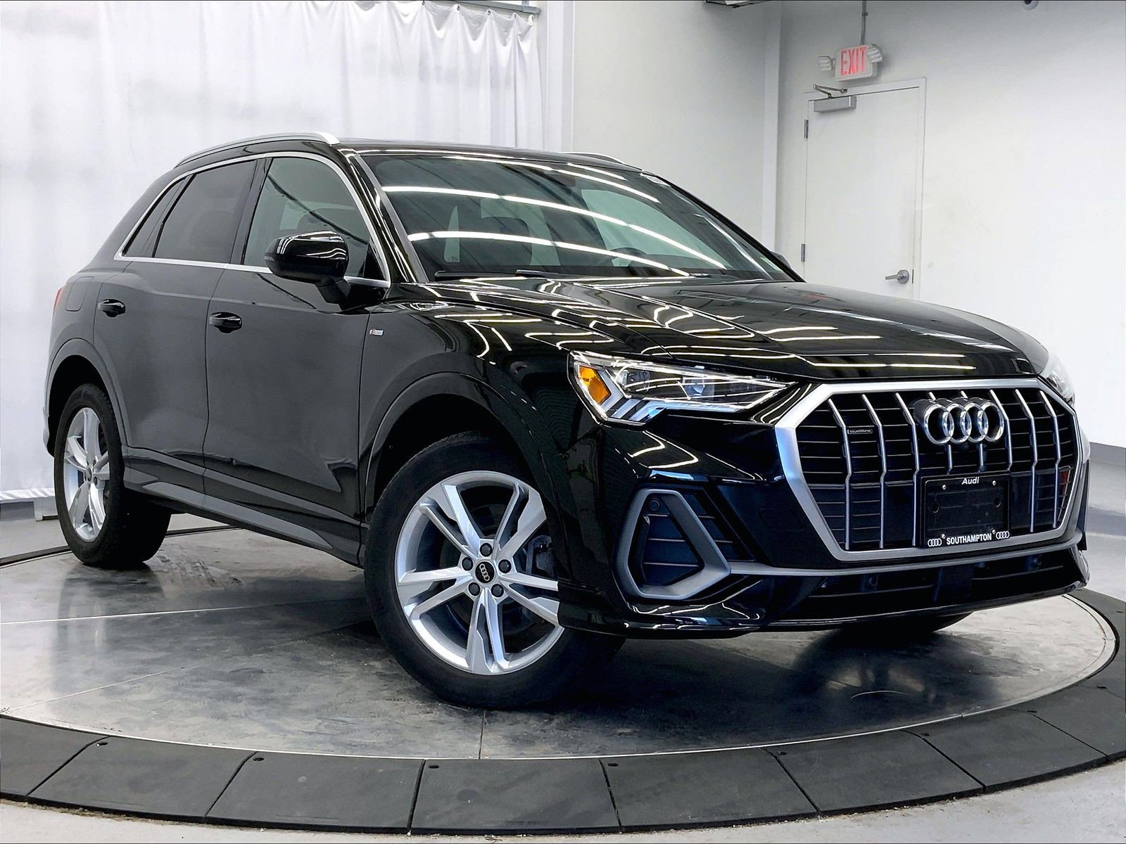 Certified 2023 Audi Q3 2.0T Premium Plus w/ Premium Plus Package AWD/4WD image 1