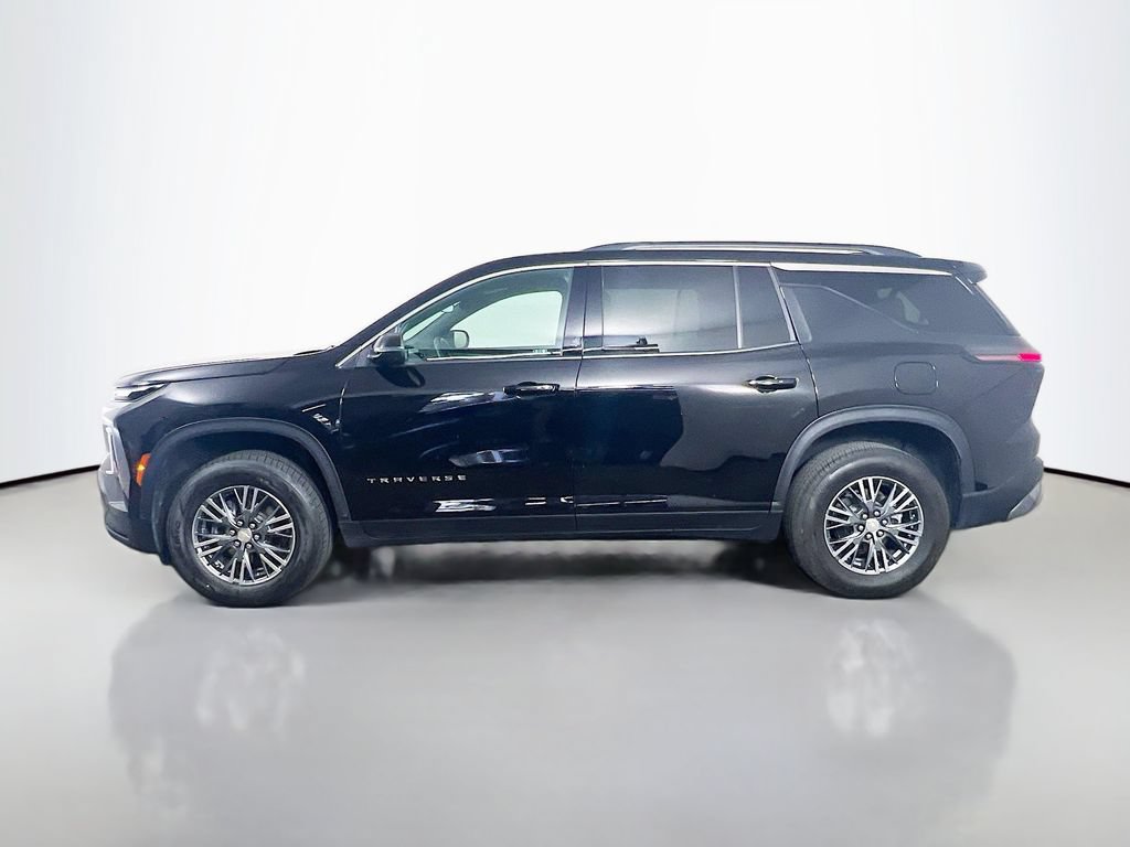 Used 2025 Chevrolet Traverse LT FWD image 4