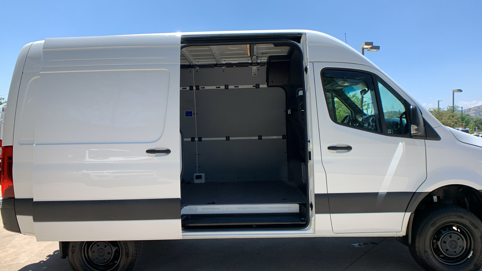 Used 2025 Mercedes-Benz Sprinter 2500 image 17