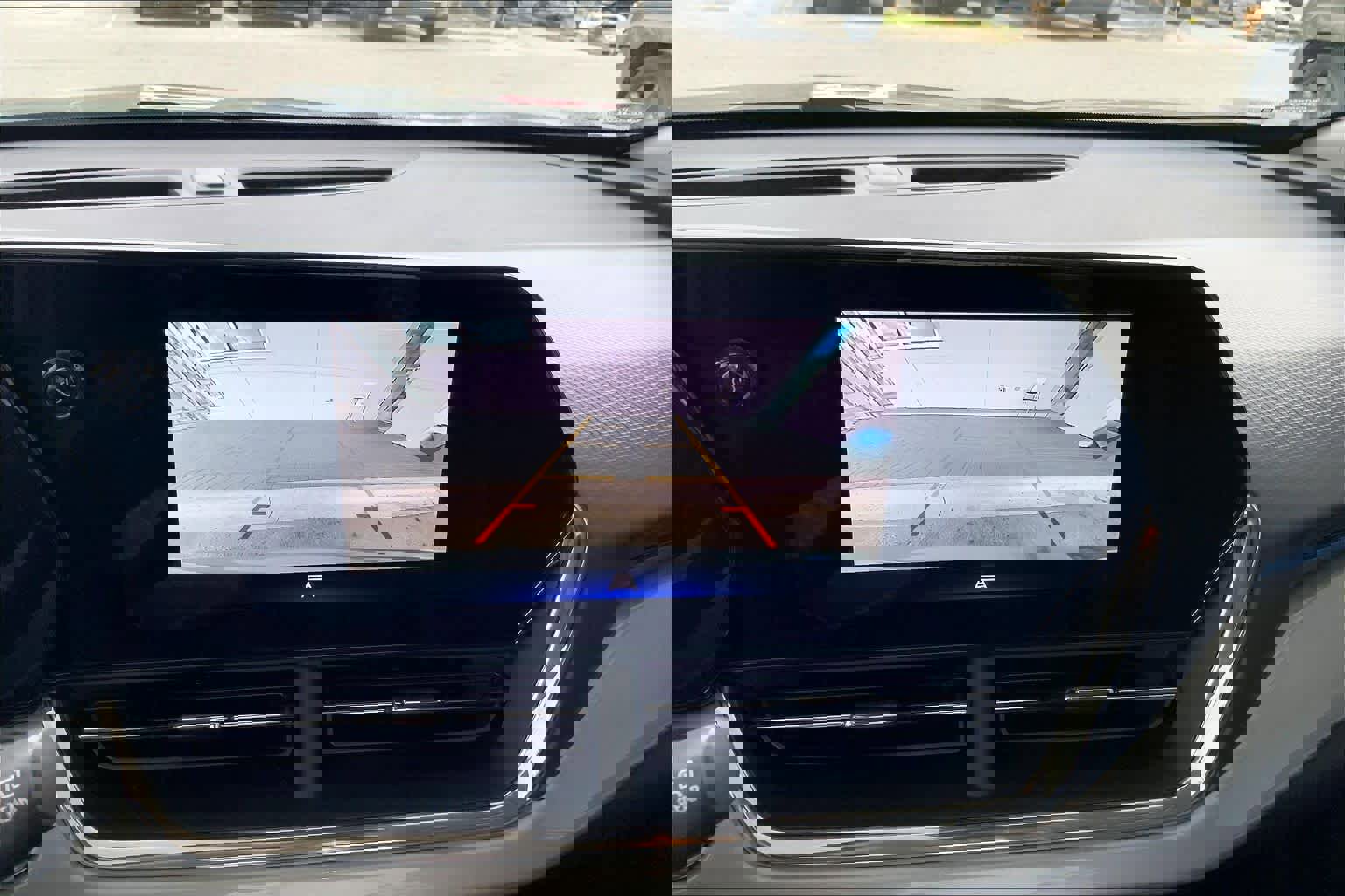 Used 2025 Chevrolet Trax LT w/ LT Convenience Package image 29