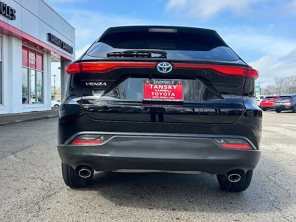 Certified 2024 Toyota Venza LE image 4