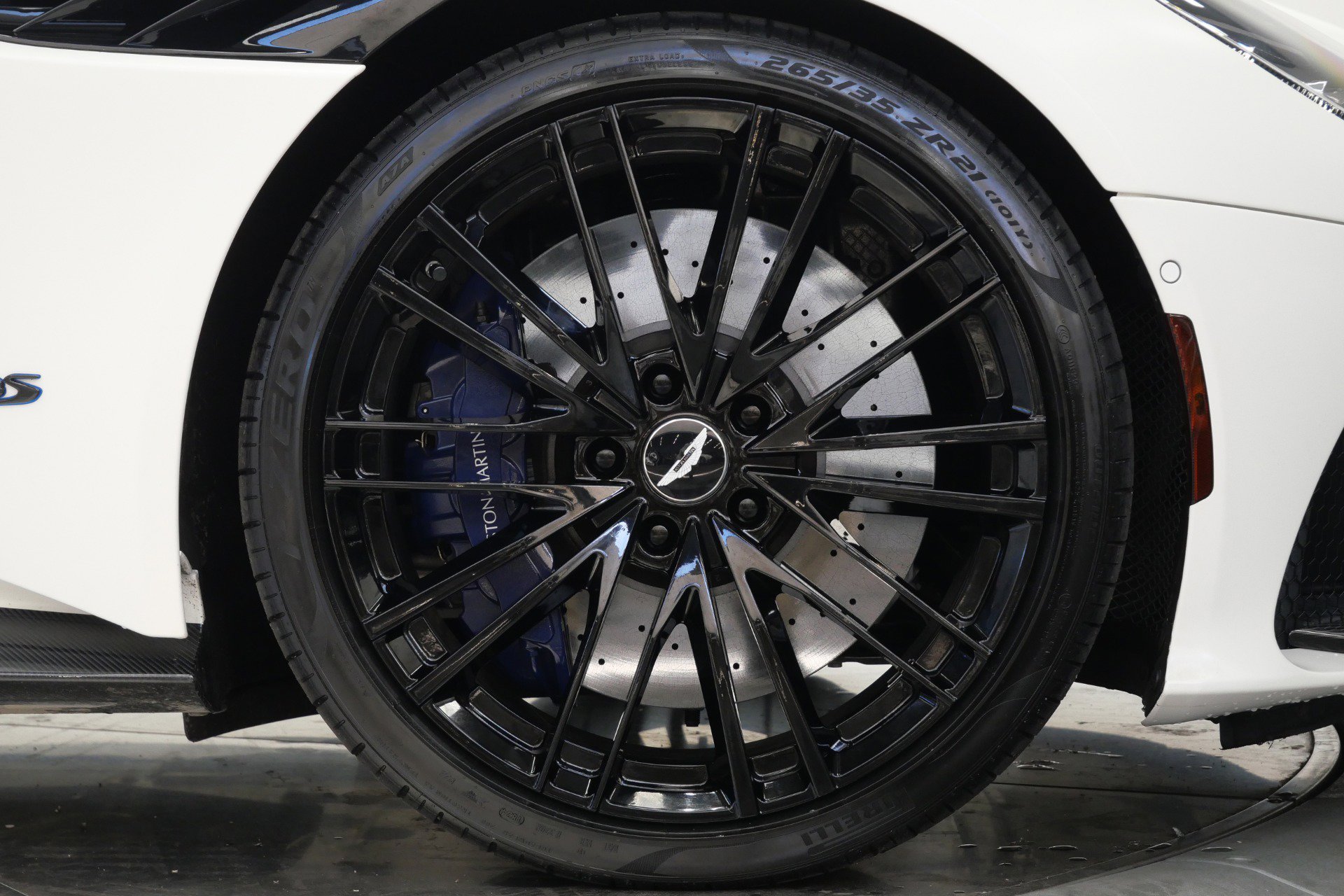 Used 2020 Aston Martin DBS Superleggera RWD image 44