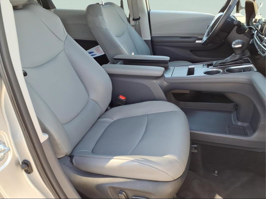 Used 2023 Toyota Sienna XLE image 16