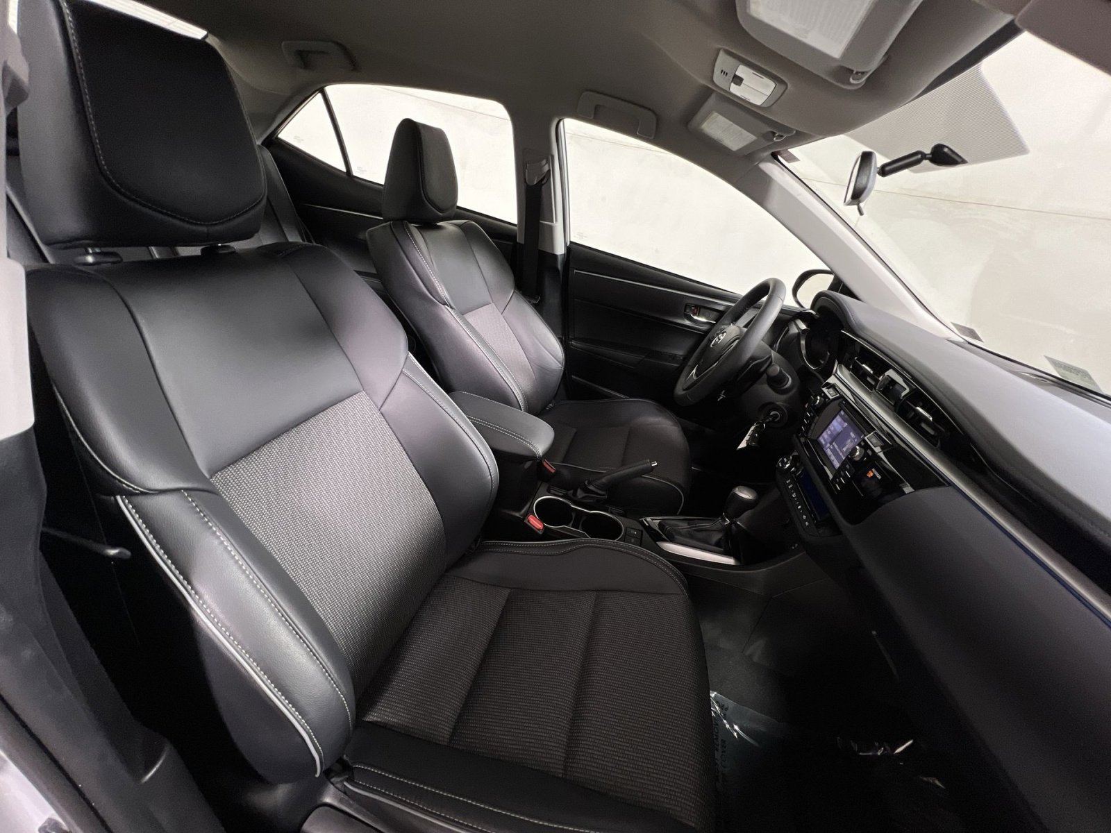Used 2015 Toyota Corolla S image 22