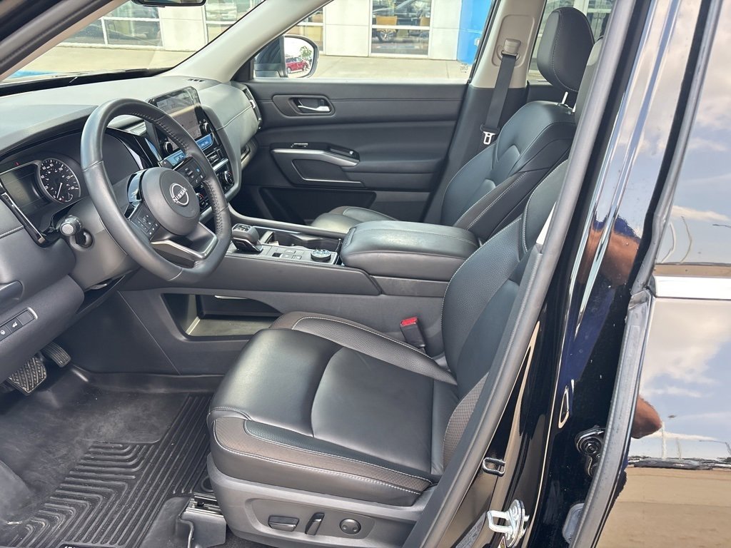 Used 2024 Nissan Pathfinder SL w/ Cargo Package image 22