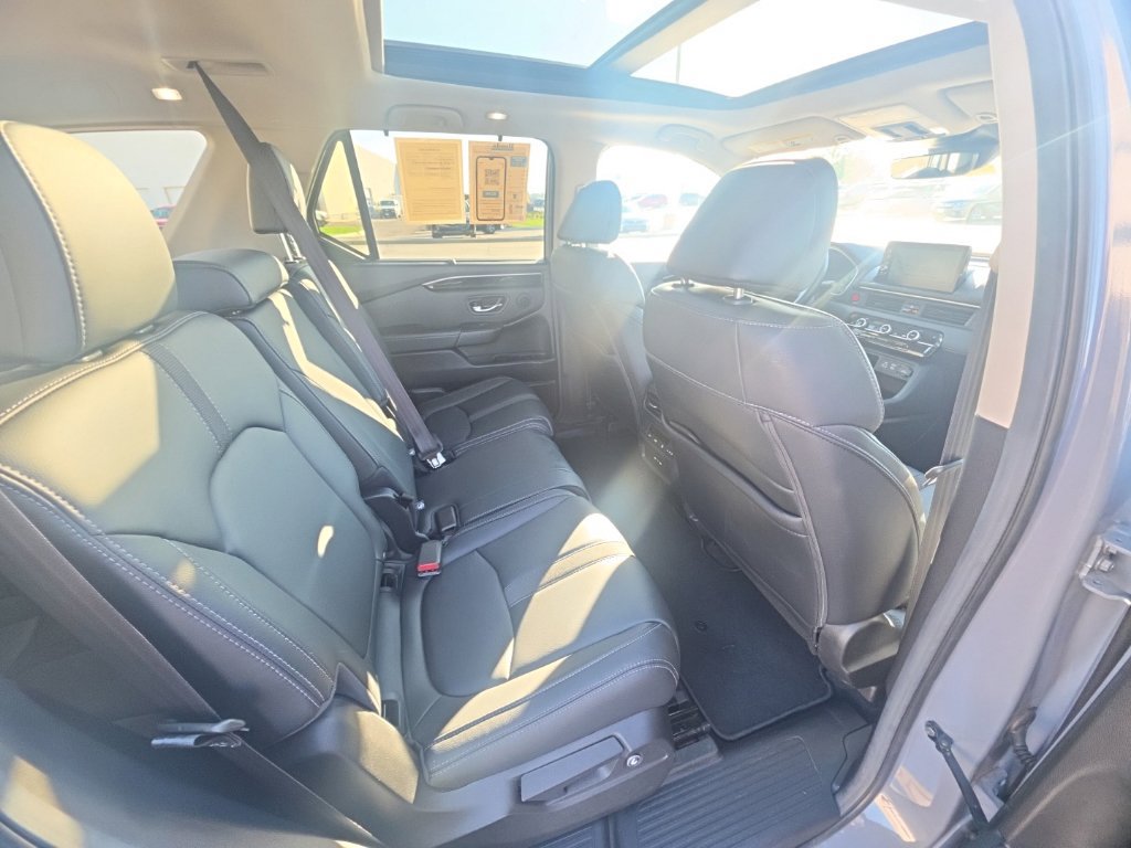 Certified 2025 Honda Pilot Touring image 32