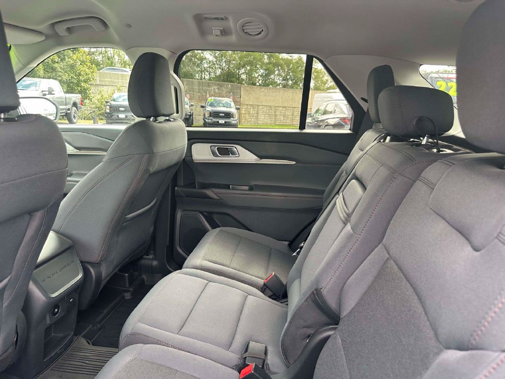 Used 2026 Ford Explorer Active AWD/4WD image 10