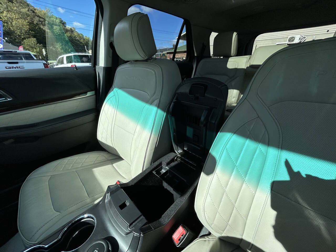 Used 2017 Ford Explorer Platinum image 27