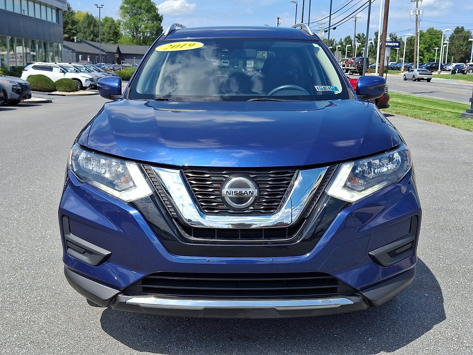 Used 2019 Nissan Rogue SV AWD/4WD image 2