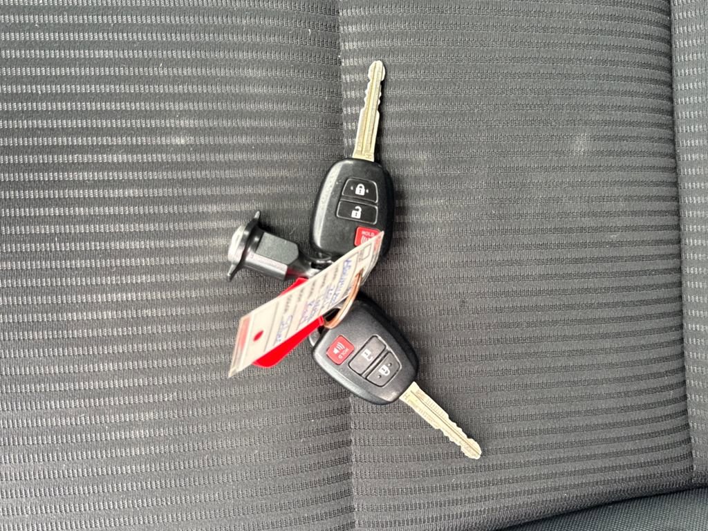 Used 2016 Toyota RAV4 LE image 28