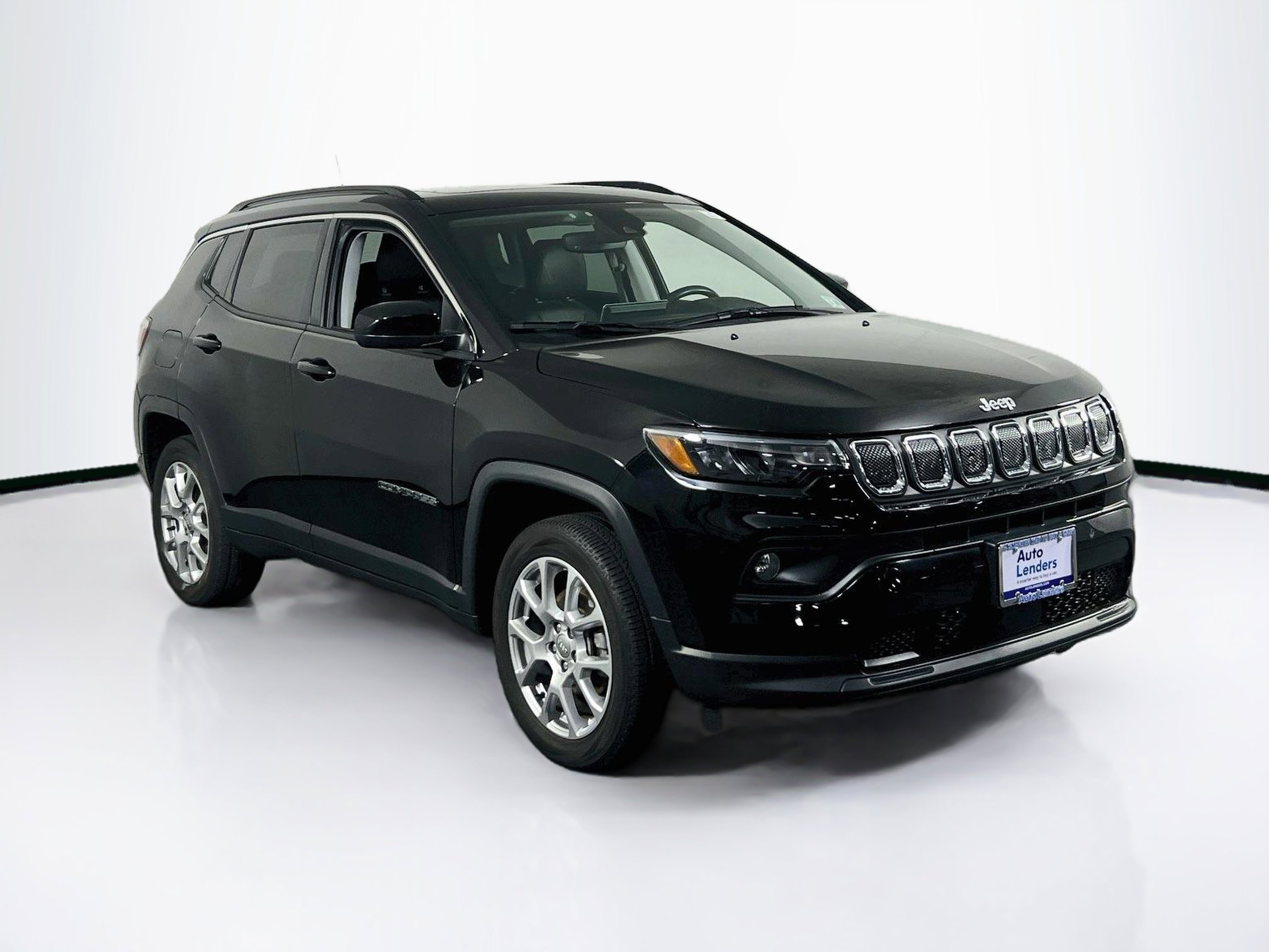 Used 2022 Jeep Compass Latitude w/ Sun and Sound Group AWD/4WD image 3