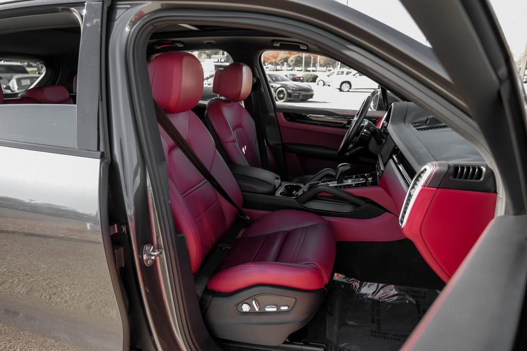 Used 2019 Porsche Cayenne image 46