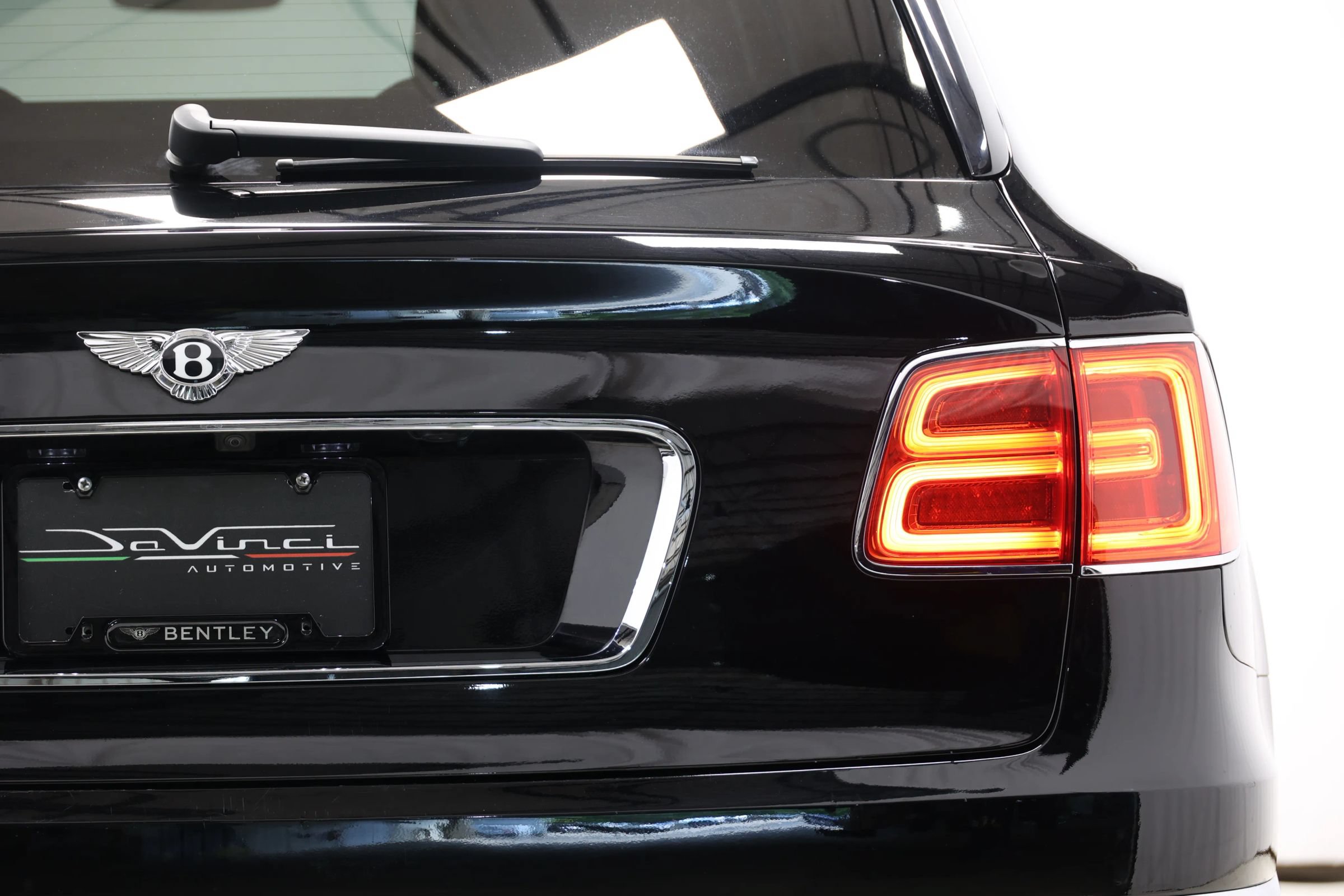 Used 2017 Bentley Bentayga AWD/4WD image 61