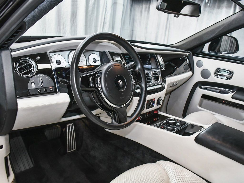 Used 2018 Rolls-Royce Ghost image 19