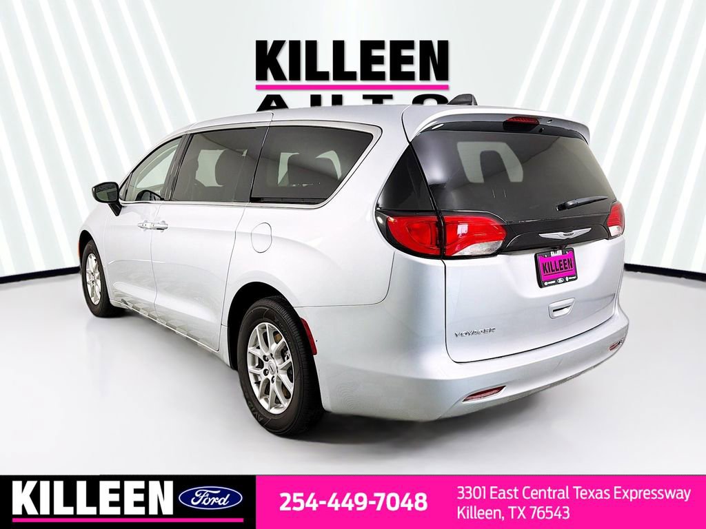 Used 2024 Chrysler Voyager LX image 6