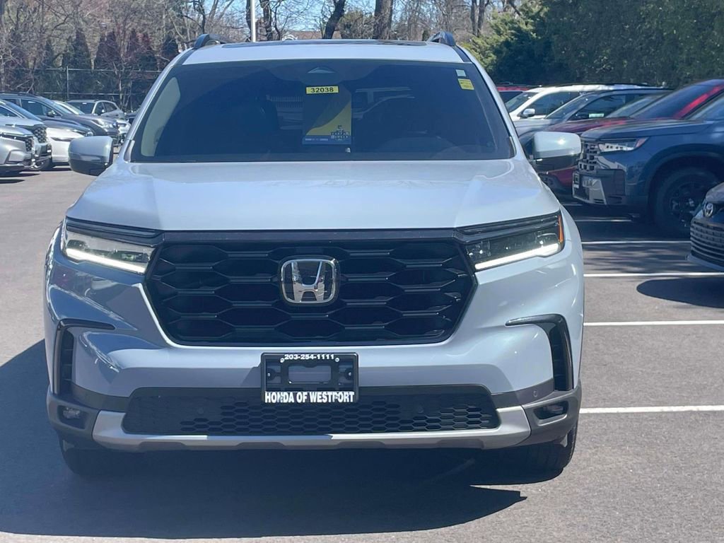 Certified 2024 Honda Pilot Touring image 2