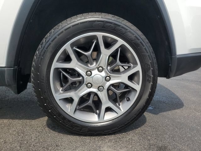 Used 2022 Jeep Grand Cherokee Limited AWD/4WD image 9