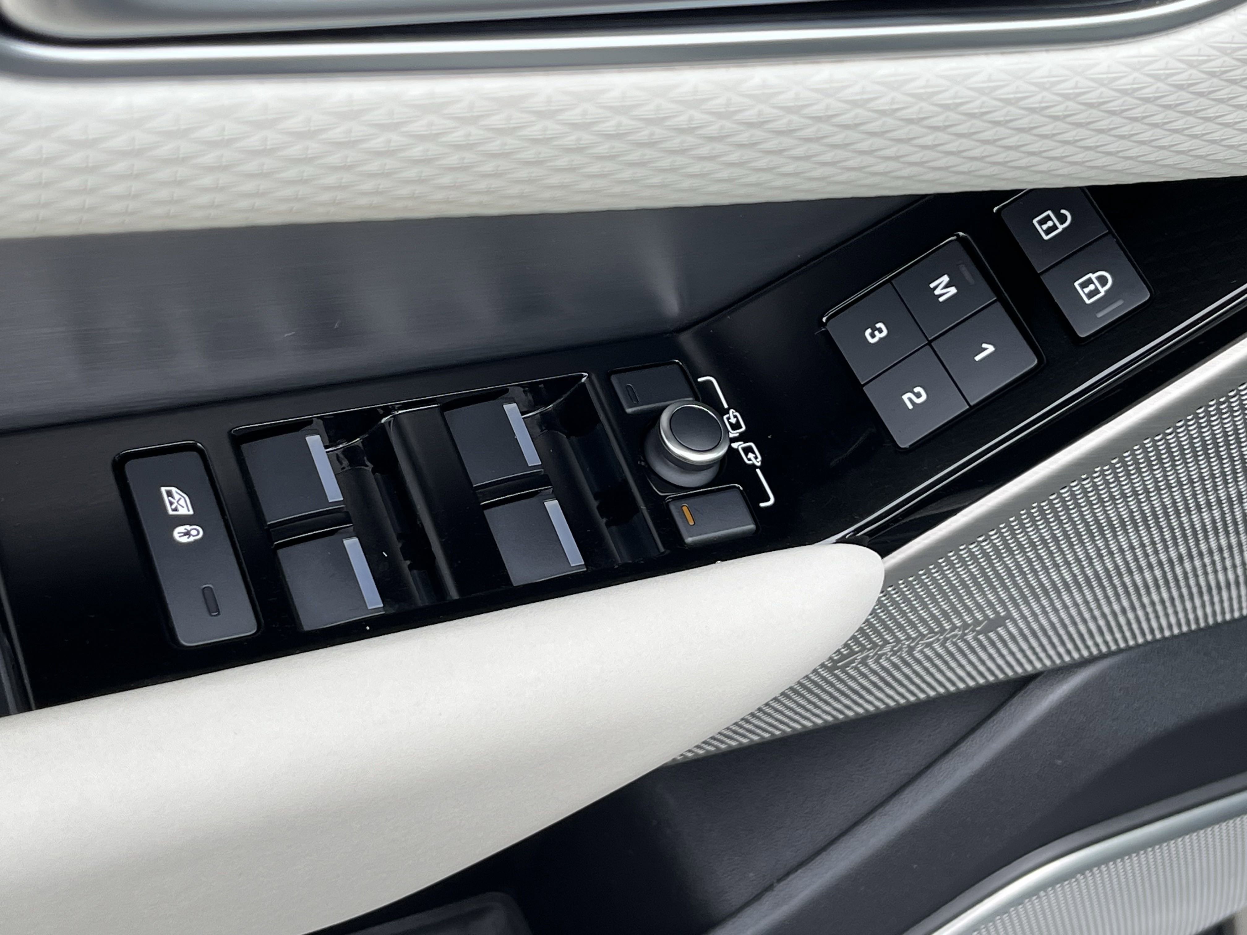 Certified 2023 Land Rover Range Rover Velar R-Dynamic S image 15