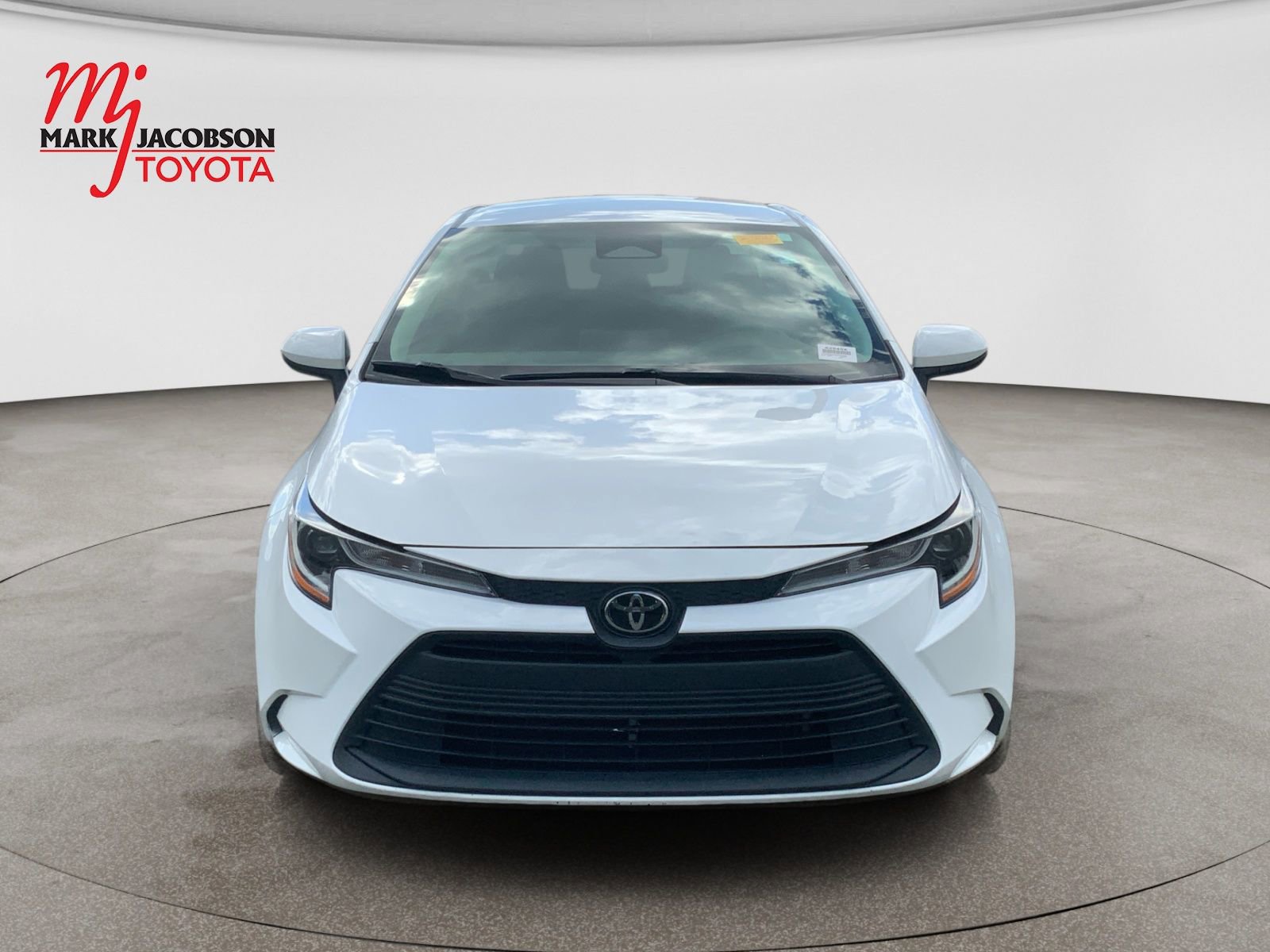 Used 2023 Toyota Corolla LE FWD image 2