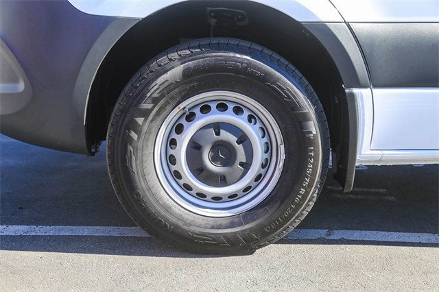 Used 2025 Mercedes-Benz Sprinter 2500 image 13