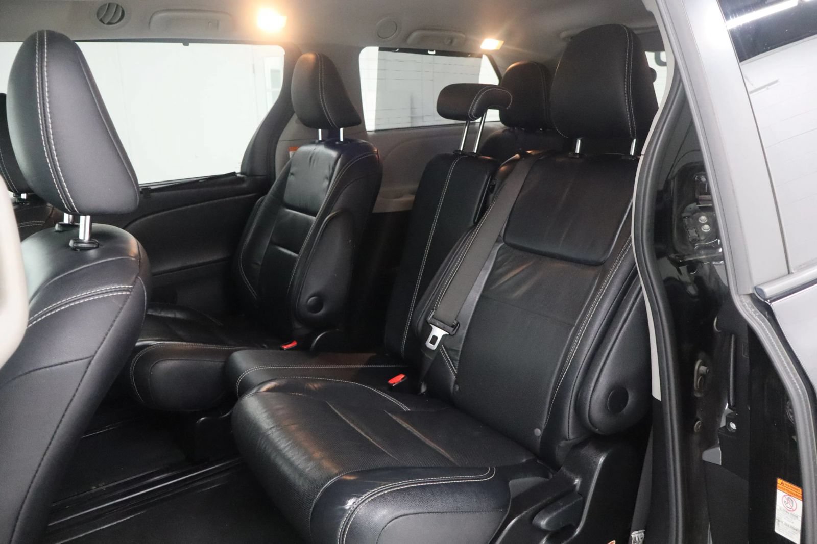 Used 2017 Toyota Sienna SE Premium FWD image 17