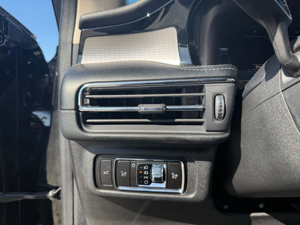 Used 2023 Lincoln Corsair Reserve w/ Equipment Group 201A image 21