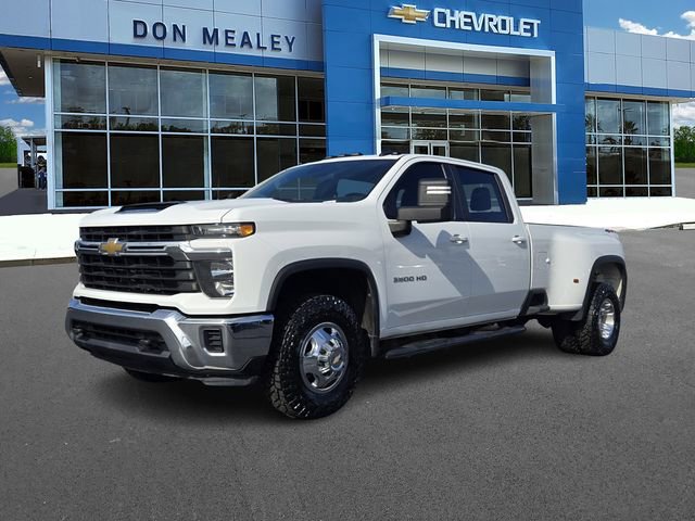 Used 2024 Chevrolet Silverado 3500 LT image 2
