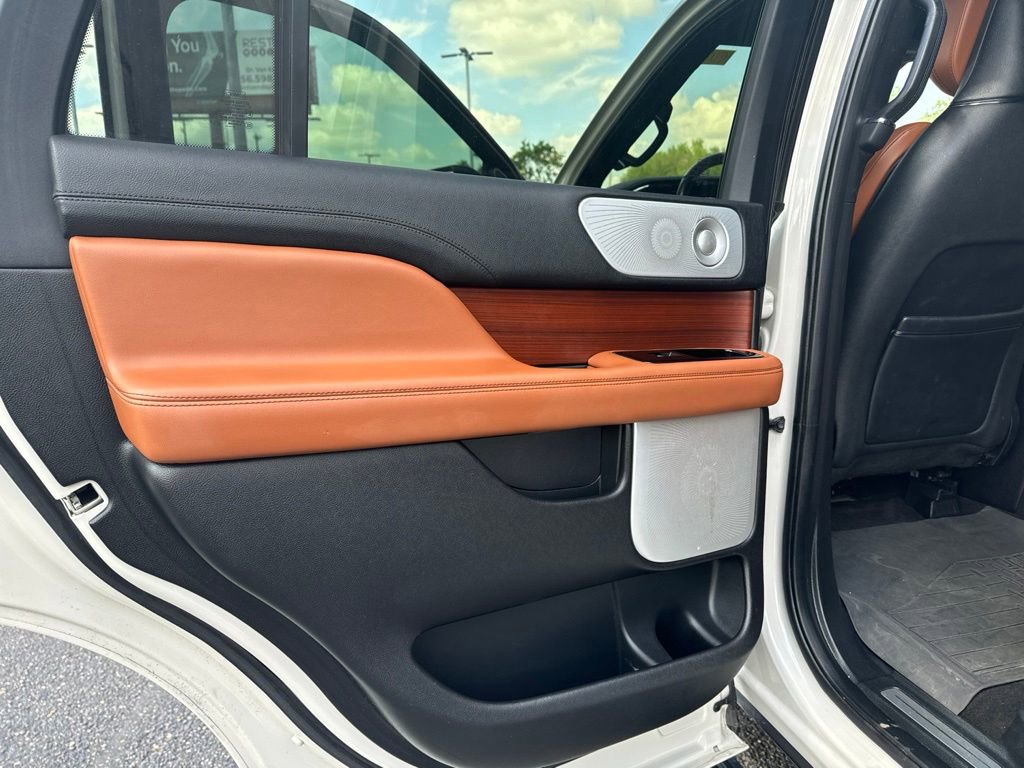 Used 2021 Lincoln Navigator Reserve w/ Luxury Package AWD/4WD image 15