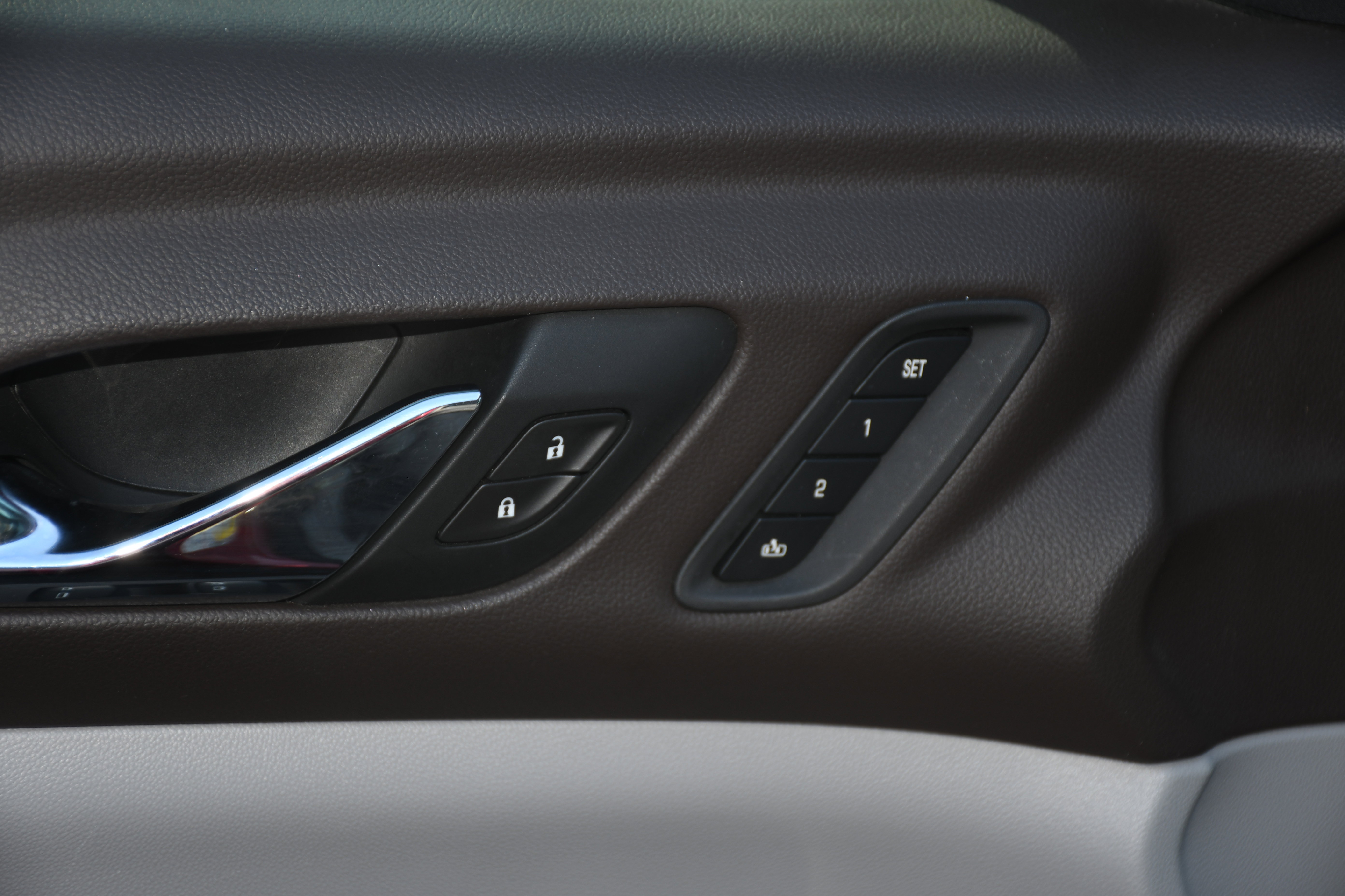 Used 2020 GMC Acadia SLT w/ Premium Package image 12