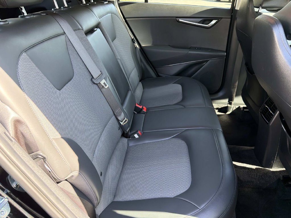 Used 2025 Kia Niro EX FWD image 19