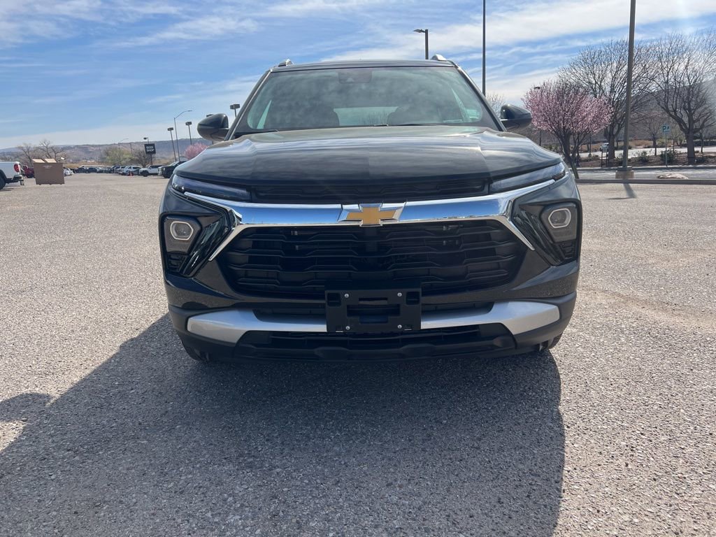 Used 2025 Chevrolet TrailBlazer LT w/ Driver Confidence Package image 8
