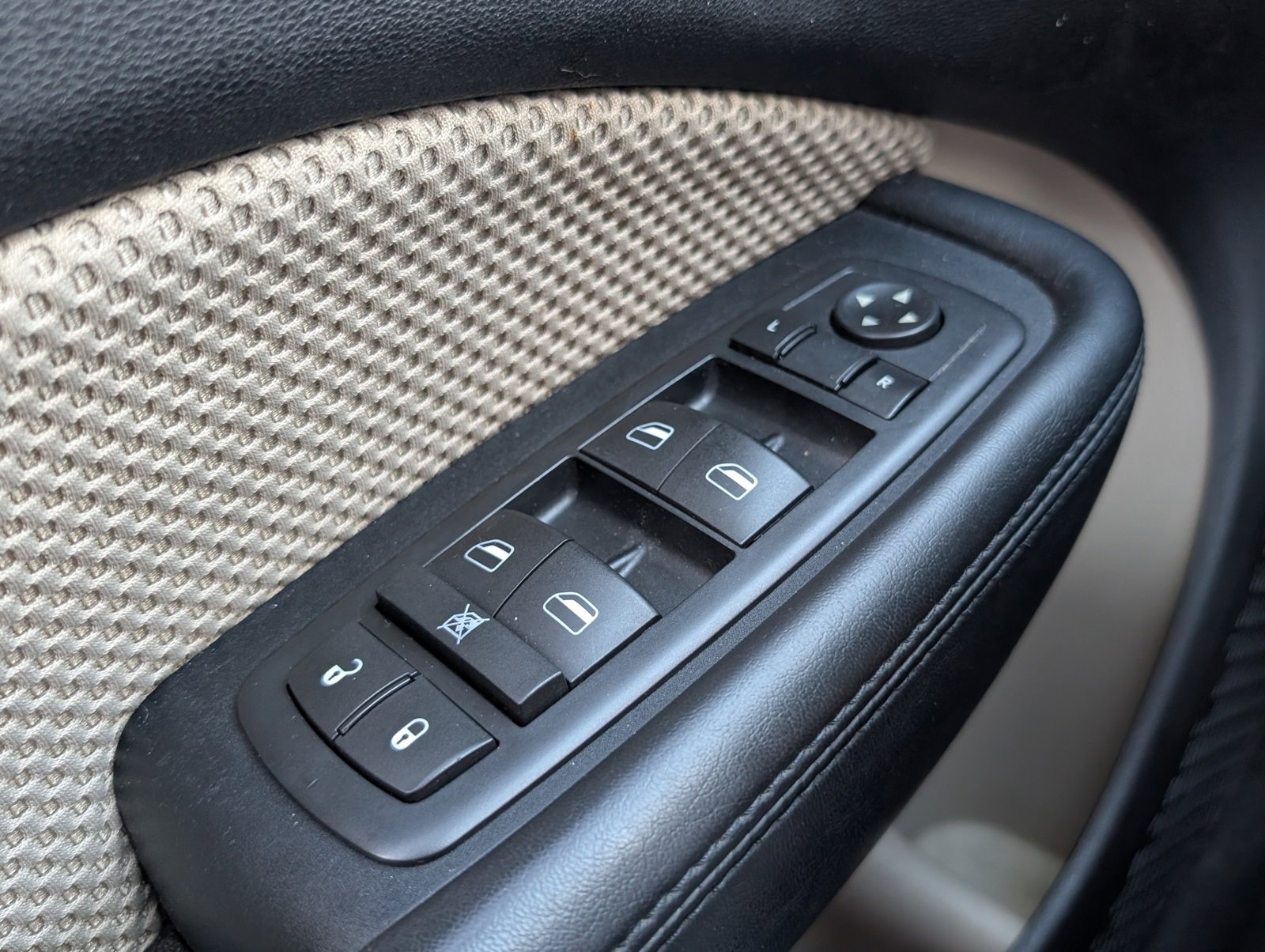 Used 2016 Dodge Dart SXT image 21