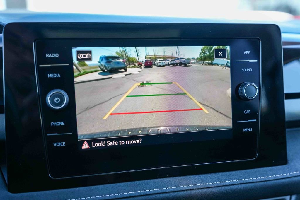 Used 2025 Volkswagen Taos SE image 27