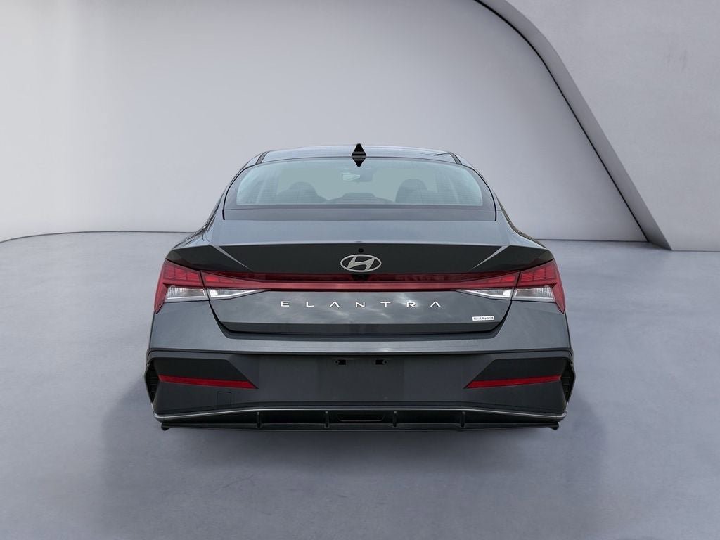 Used 2024 Hyundai Elantra Blue image 4