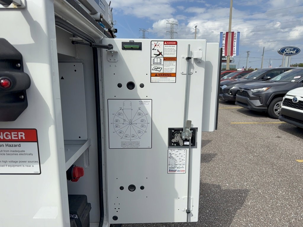 New 2026 Ford F350 XL w/ XL Chrome Package image 9