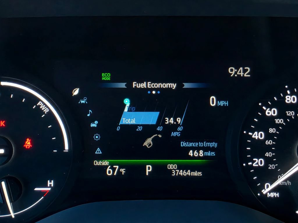 Used 2025 Toyota Sienna XLE FWD image 25