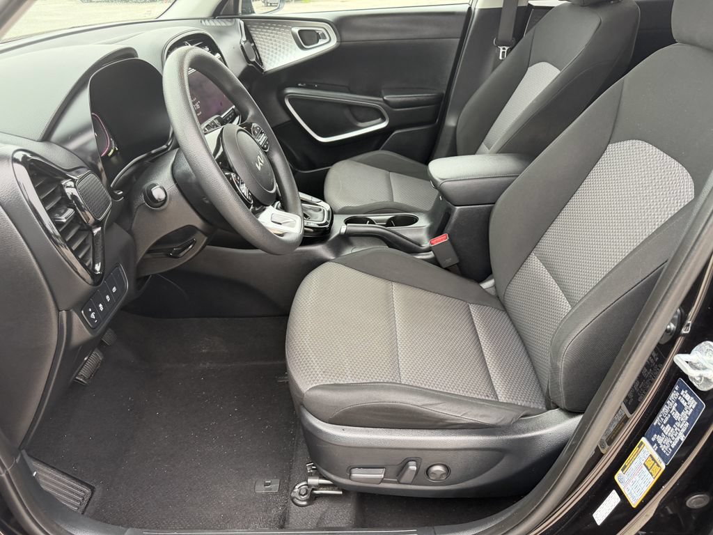 Certified 2024 Kia Soul S FWD image 23