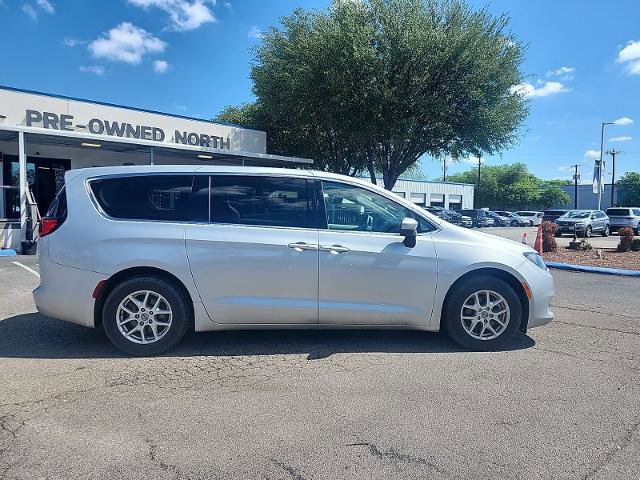 Used 2023 Chrysler Voyager LX image 2