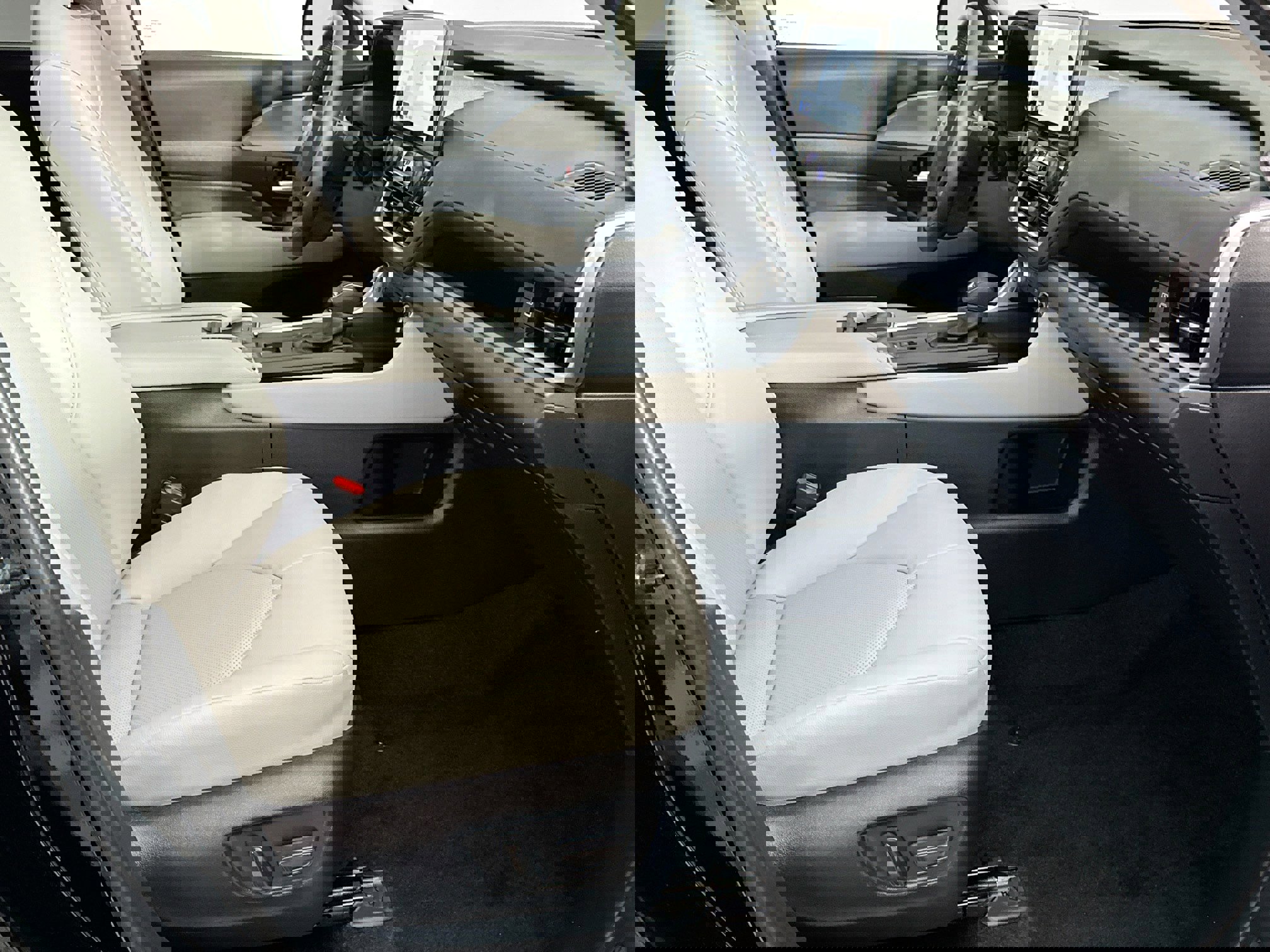 Used 2025 Toyota Grand Highlander AWD Hybrid image 32